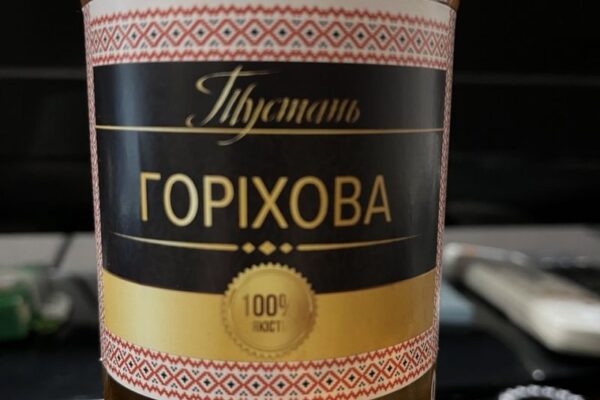 Горіхова настоянка «Тустань»